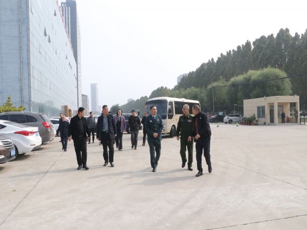 县委常委、县人武部部长济宁市军分区调研小组到我公司调研产业融合